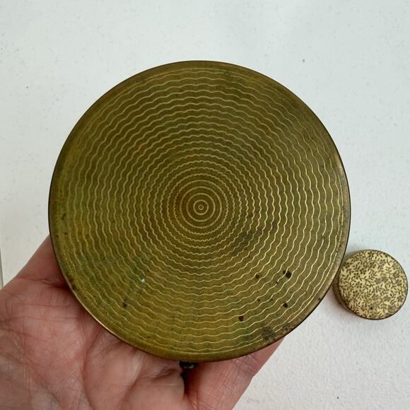 Vintage Elegant Gold Compact Mirror Pressed Powder Mini Pill Box Metal Embossed - Picture 4 of 14